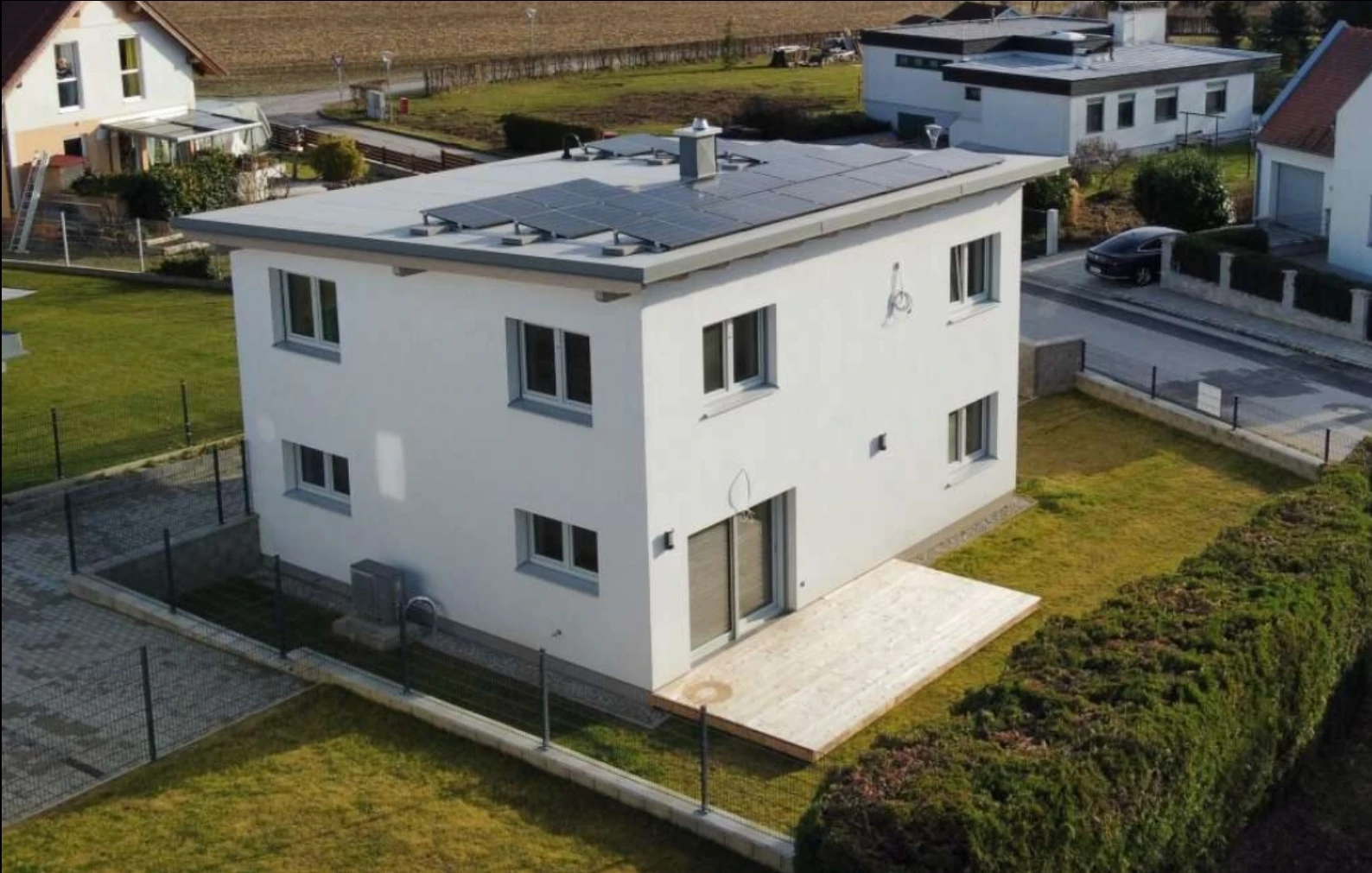 Drohnenaufnahme eines Efficient-Home-Projekts